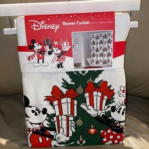 Disney Mickey and Minnie Mouse shower curtain.